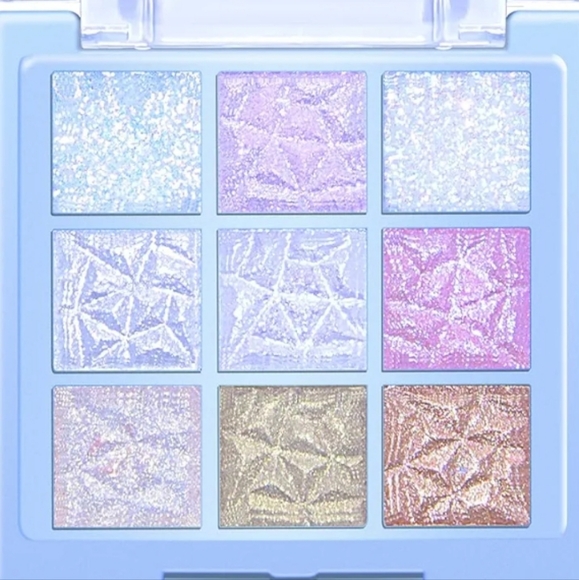 EYESHADOW PALETTE With 2 BRUSHES - Picture 2 of 8